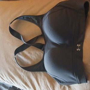 UA. Med. Racer back green sports bra